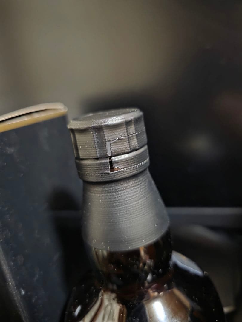 山崎18年 シングルモルトウイスキー 700ml　未開封