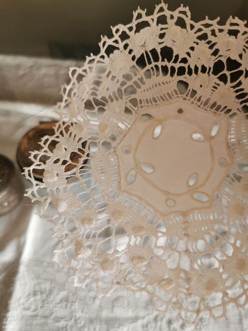 アンティーク アイレット刺繍リネン クルーニーレース ル・ピュイ 花型ドイリー