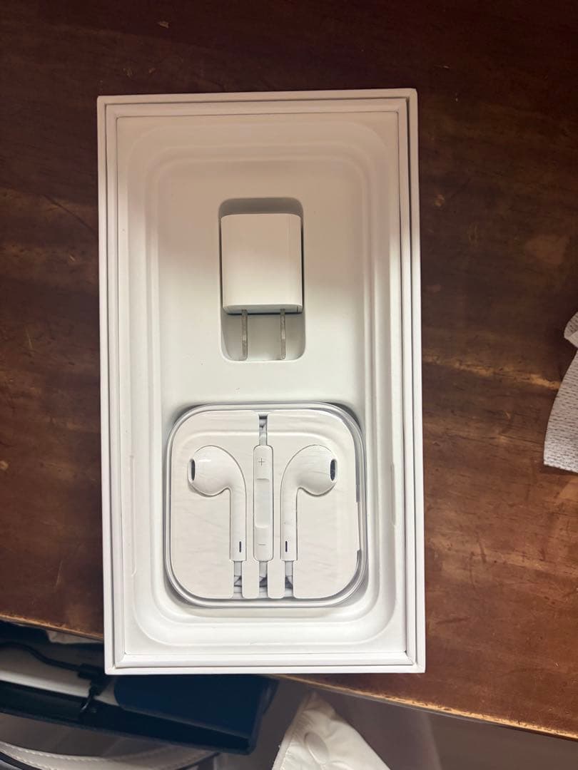 箱 イヤホン 充電器 付き！ iPhone11 64G ホワイト