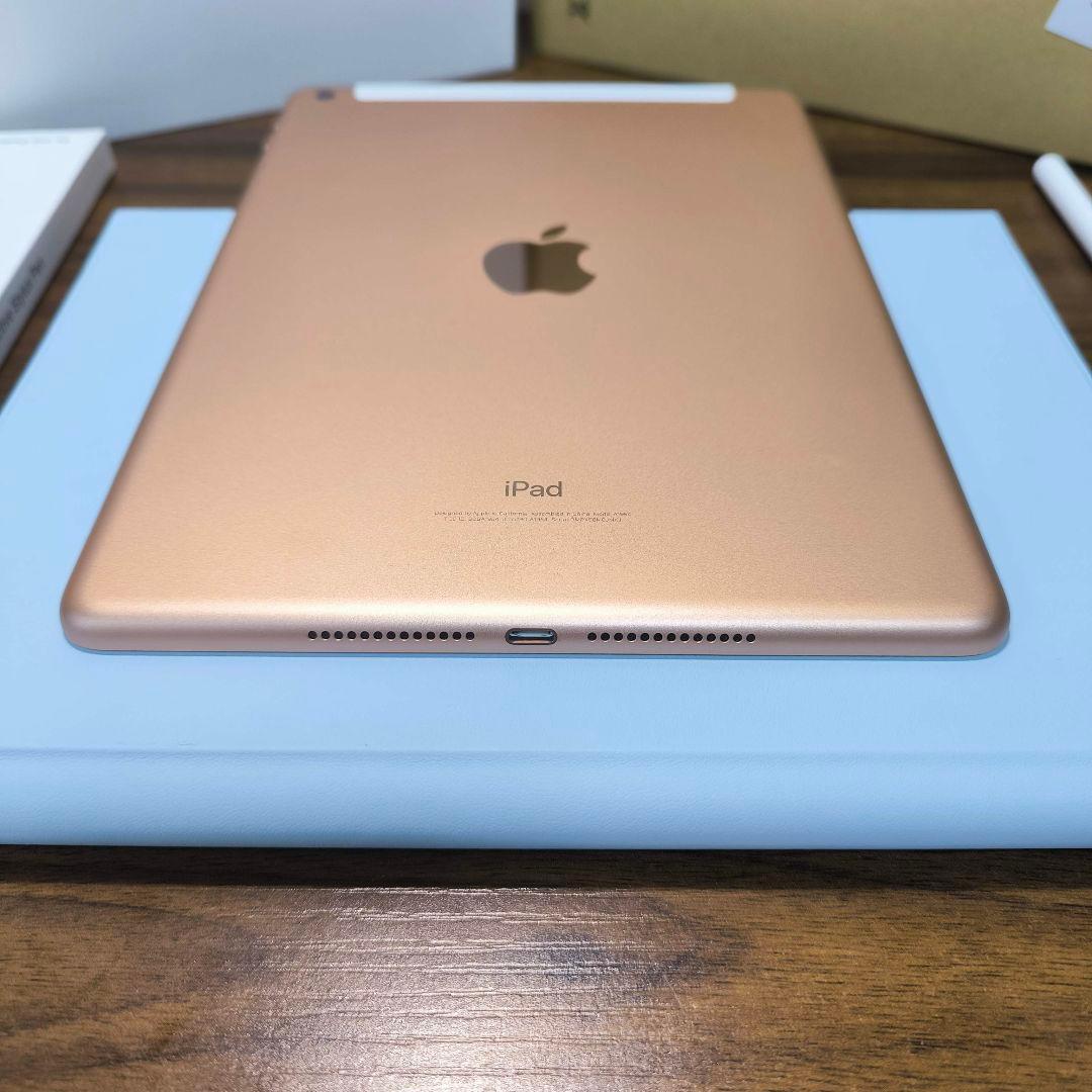 iPad 第6世代 Simフリー 32GB ケースとキーボード、タッチペン