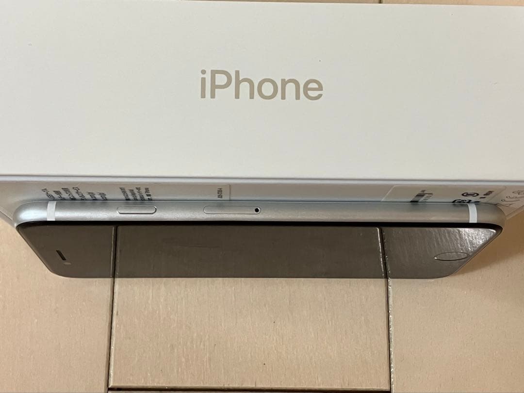 【iPhone SE（第2世代）64GB ホワイト】本体＋付属品完備
