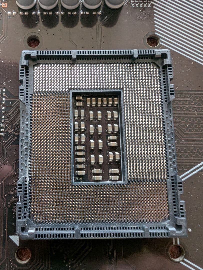 B660MX E マザーボード LGA1700ソリ防止ブラケット付けて配送します