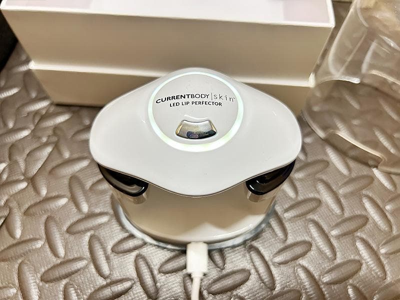 【美顔器】CURRENTBODY LED Lip Perfector リップケア