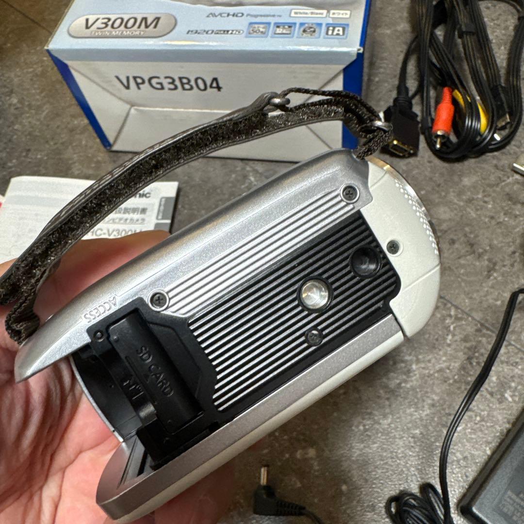 美品　Panasonic　ビデオカメラ　HC-V300M