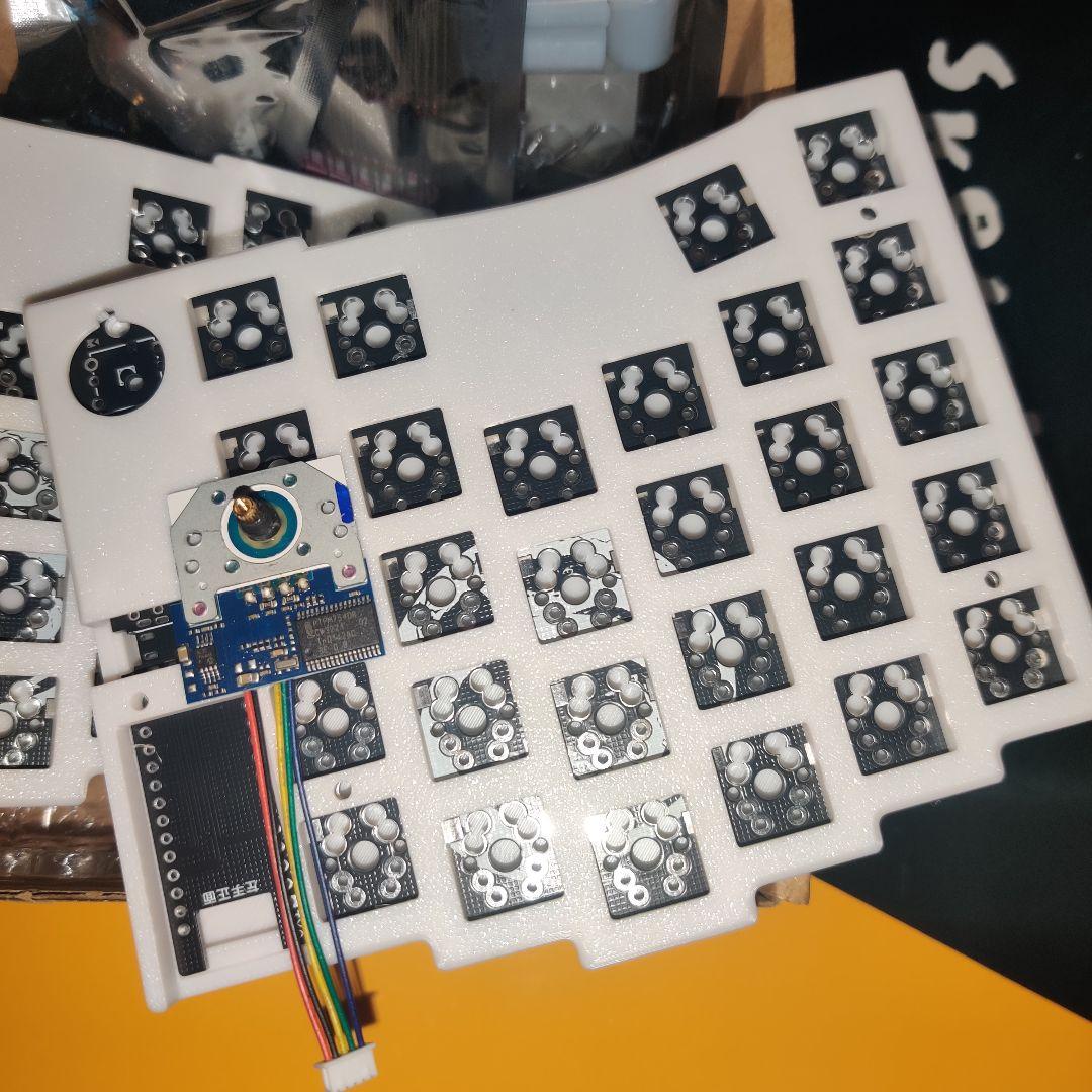 白いの！ トラックポイント付 分割キーボードキット 自作キーボード 要はんだ付け