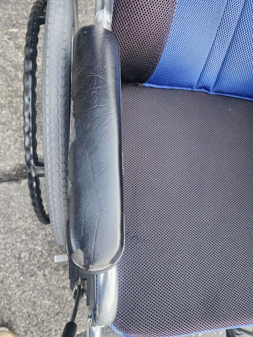 自走用車椅子 青と黒 メッシュ素材