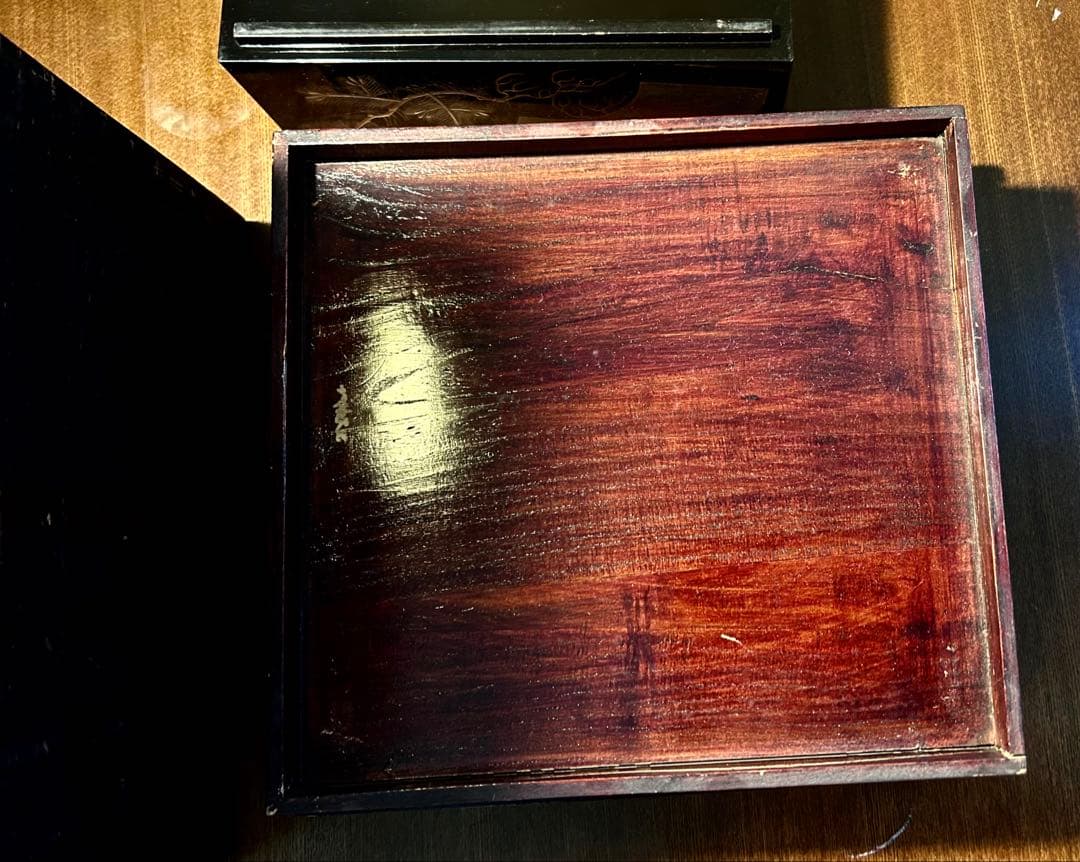 漆芸 四段重箱 黒漆地 扇面松竹梅菊図 金蒔絵 共箱付 時代物