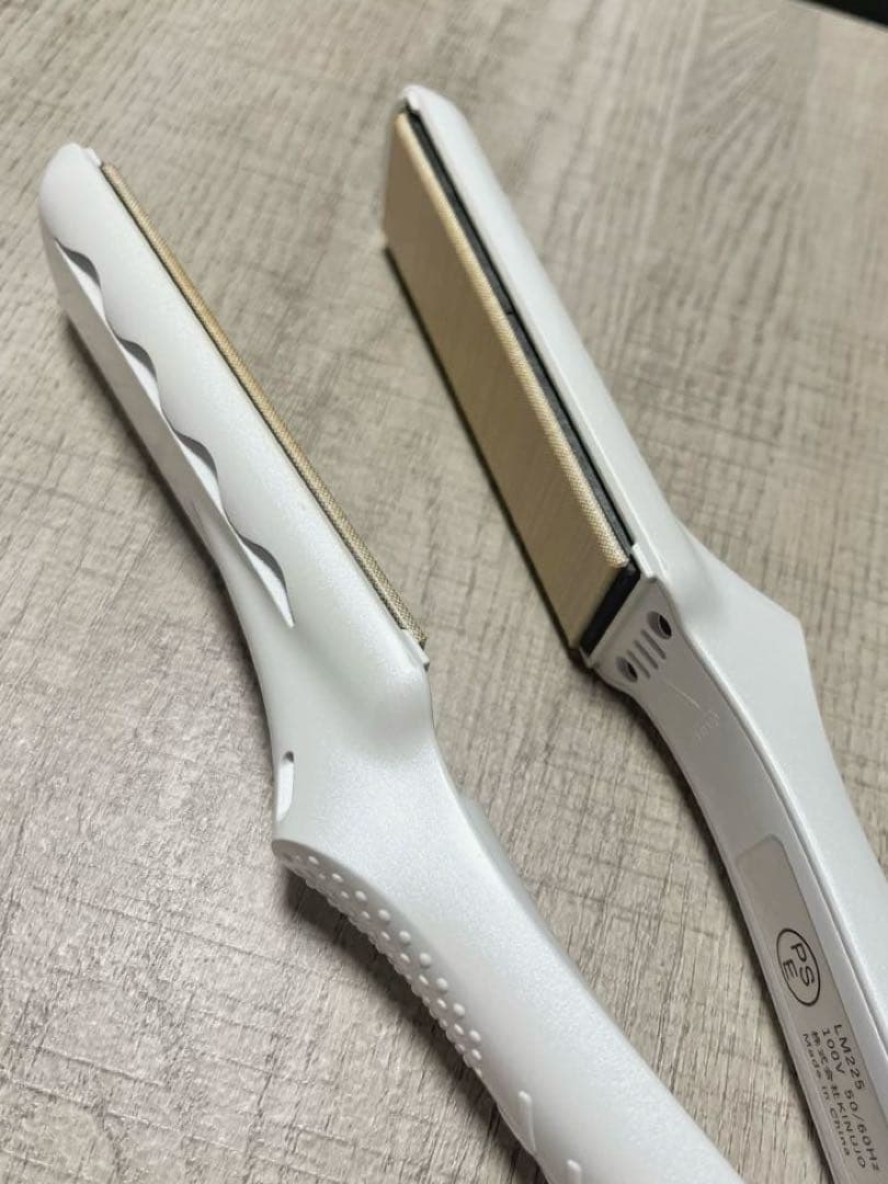 【2025年購入・美品】KINUJO ストレートヘアアイロン 動作確認済