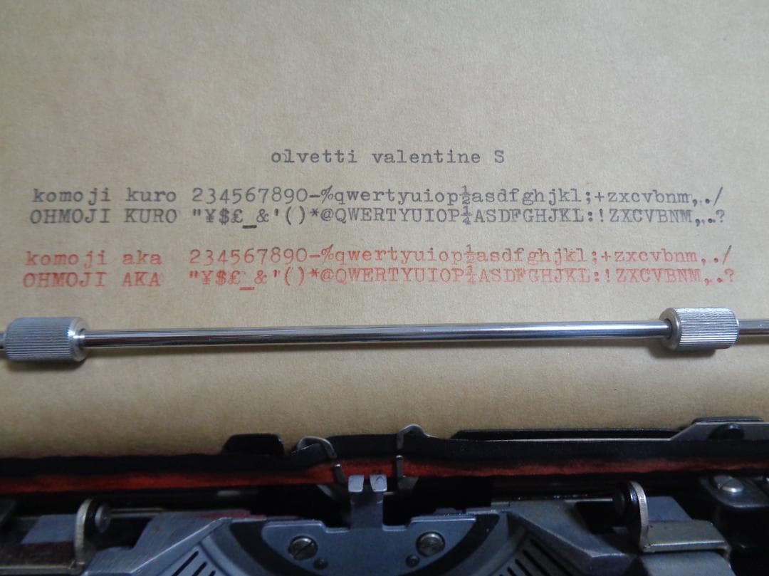 完動品　olivetti valentine s タイプライター　ホワイトカラー