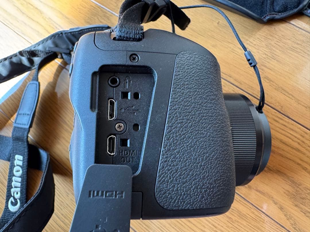 Canon PowerShot SX70 HS 本体とケース