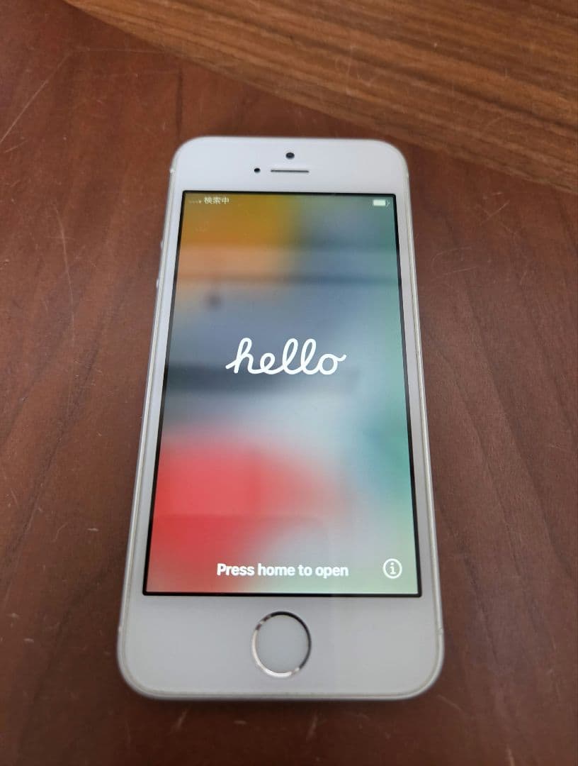 iPhone SE 64GB 本体