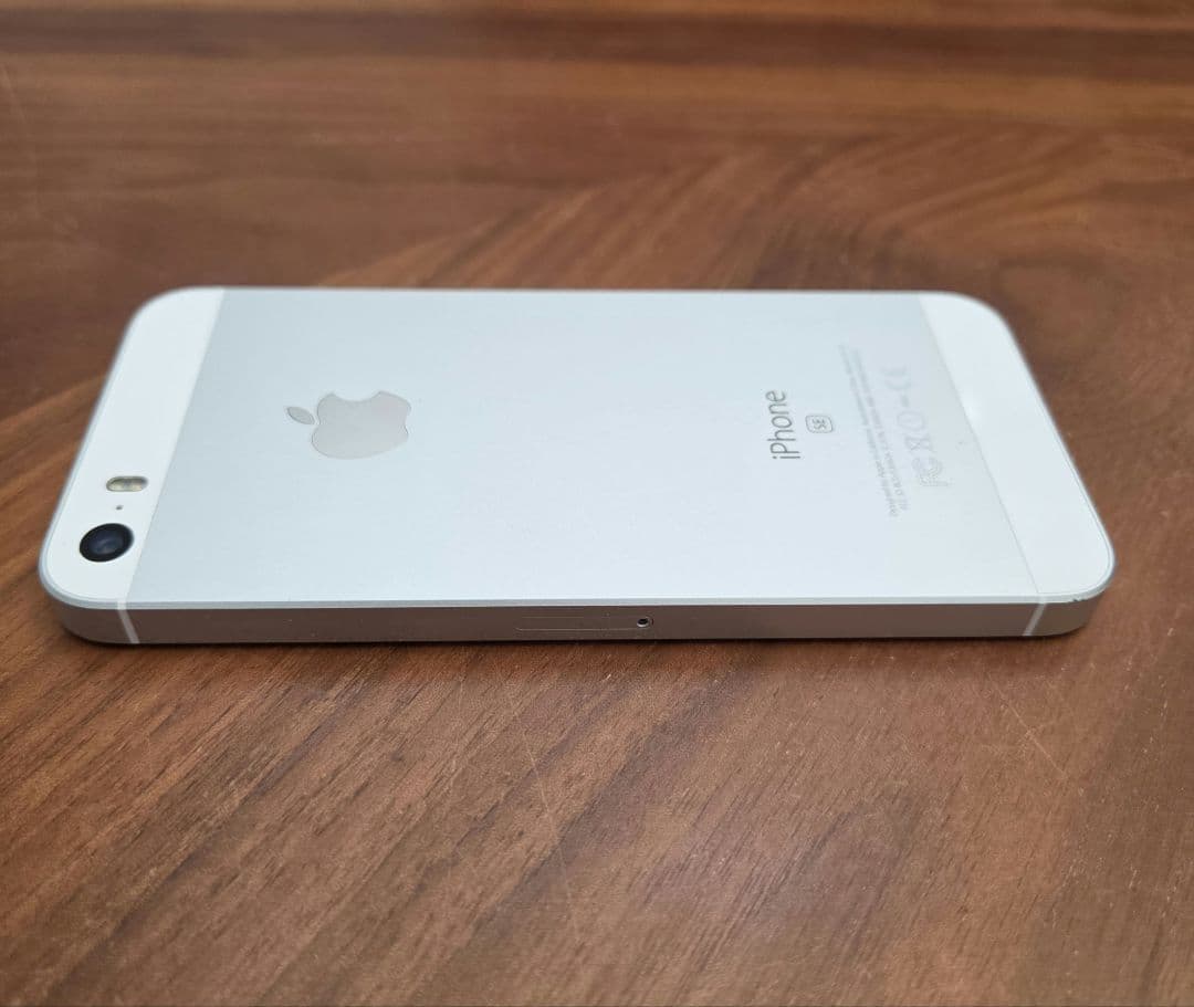 iPhone SE 64GB 本体