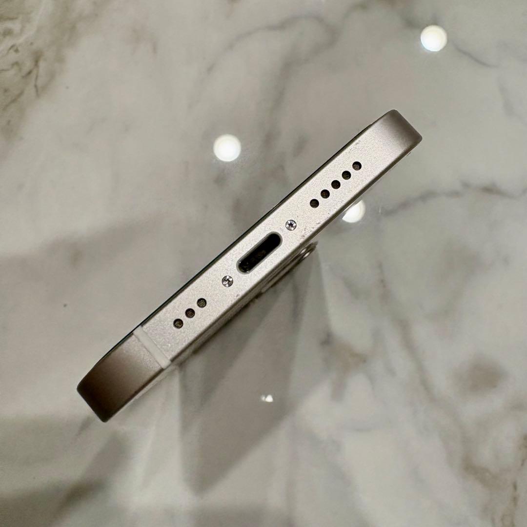 【美品】Apple iPhone 12 64GB ホワイト SIMフリー