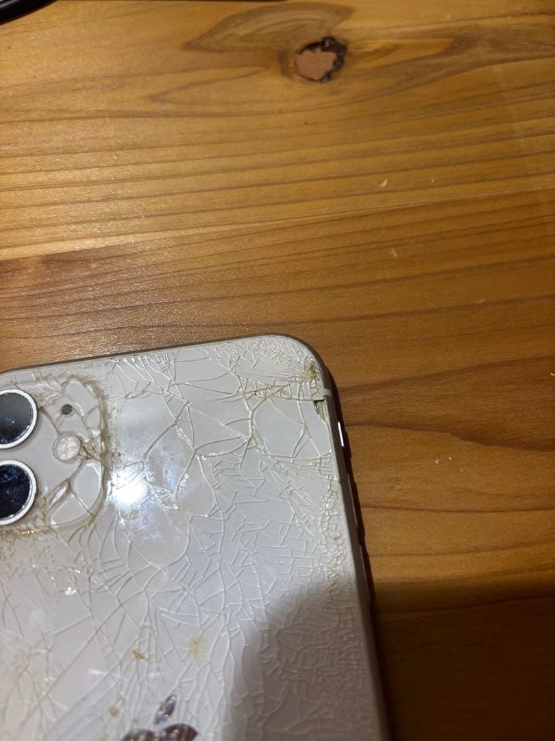 ジャンク品　Apple iPhone 11 ホワイト 本体