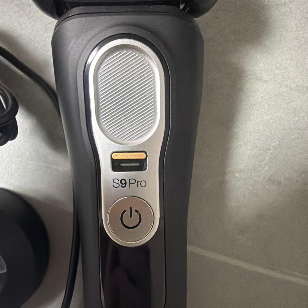 BRAUN S9Pro 髭剃り 充電器 付き 箱無し