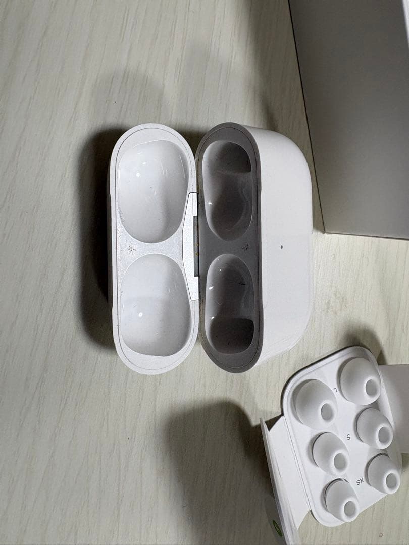 Apple AirPods Pro 第2世代　本体 充電ケース付き