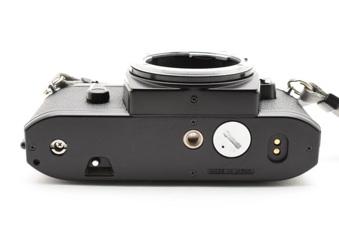 美品 NIKON ニコン EM フィルムカメラ　モルト新品交換済 B670