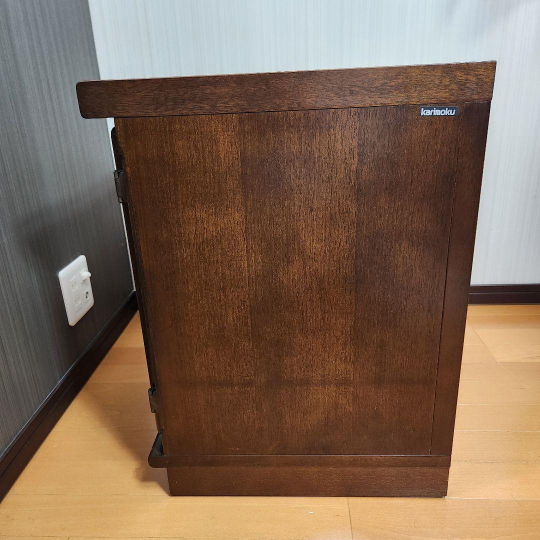 カリモク コーナーキャビネット 2枚扉 アンティーク 飾り棚 花台 クラシック
