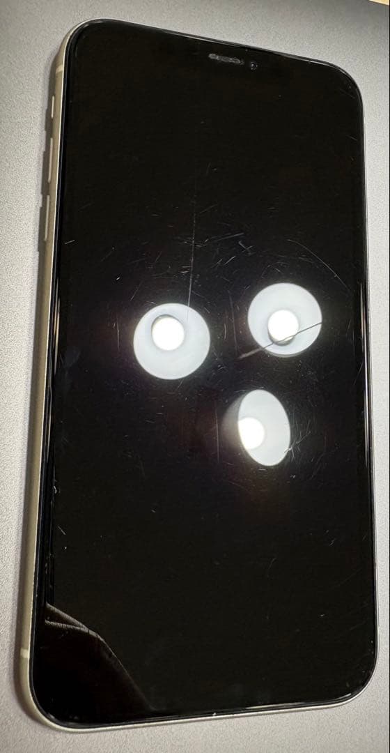Apple iPhone 11 ホワイト 本体　ひび割れあり