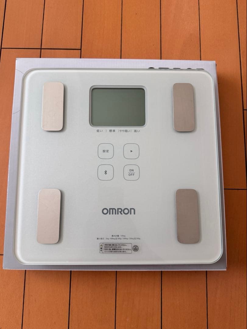オムロンカラダスキャン体重体組成計　HBF228T-SW 体脂肪計 OMRON