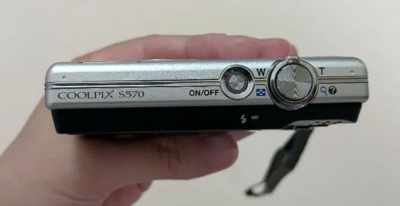 箱あり　Nikon COOLPIX S570 シルバー　デジカメ