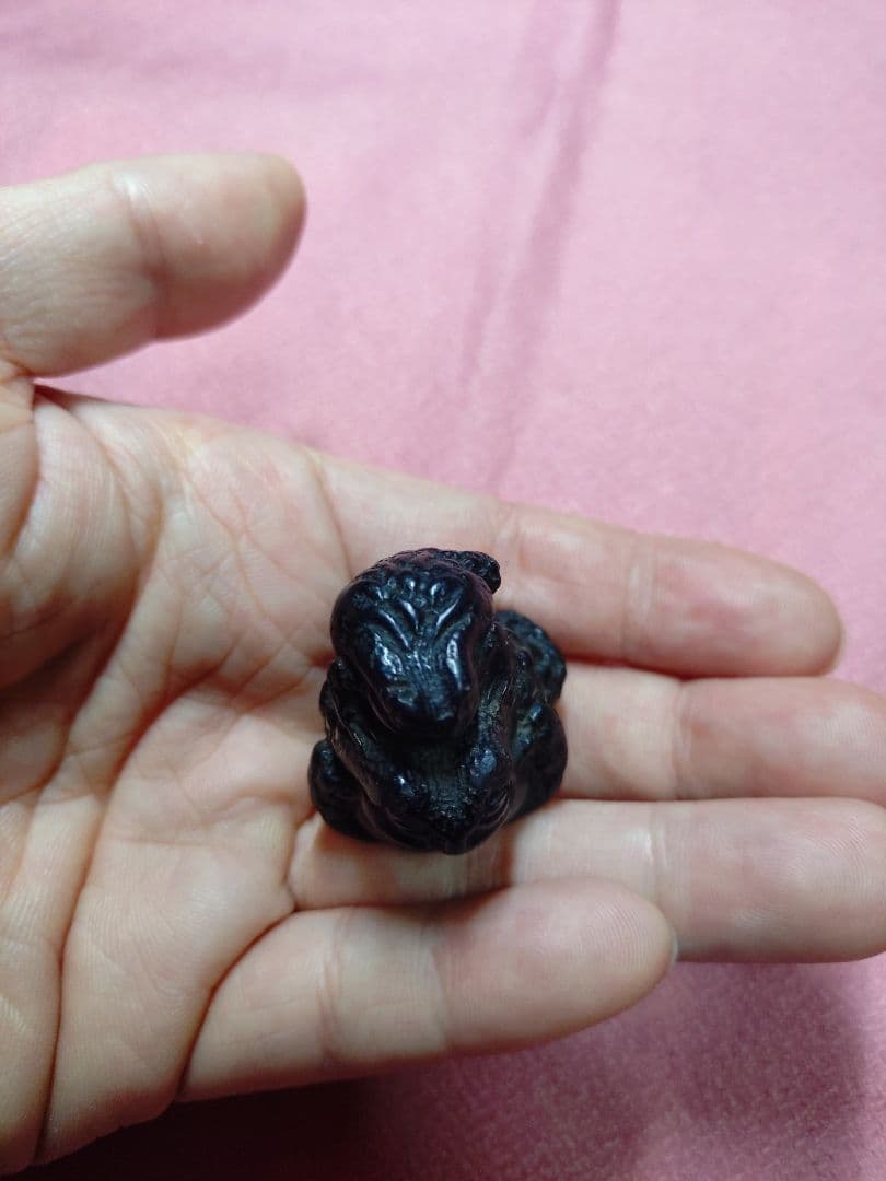 江戸 根付 木彫 漆黒 青黒檀 彫刻 天然素材 アンティーク 工芸品 置物