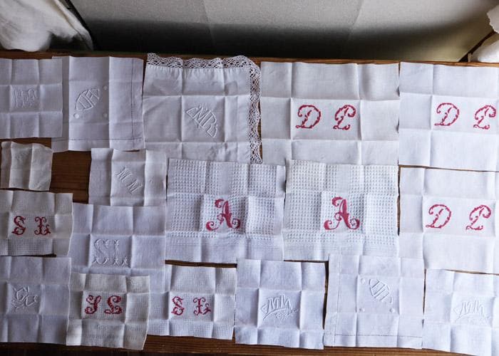 【67】たくさん 27枚！フランス アンティーク 手刺繍 イニシャル 端切れ