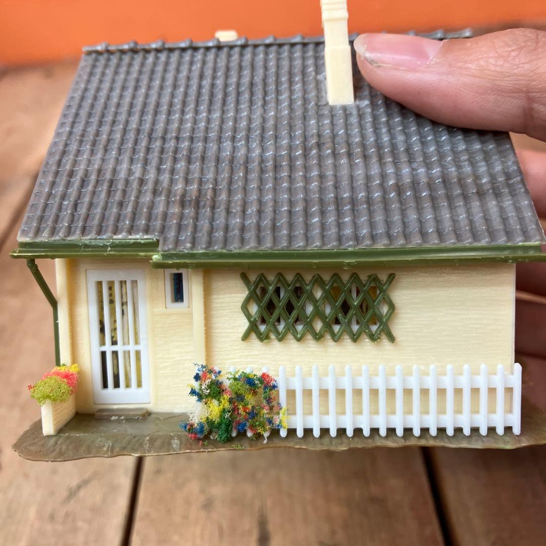 3F【ミニチュア】 建物 4点セット（教会・家3軒）