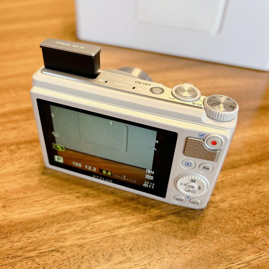 OLYMPUS コンパクトデジタルカメラ XZ-10 ホワイト