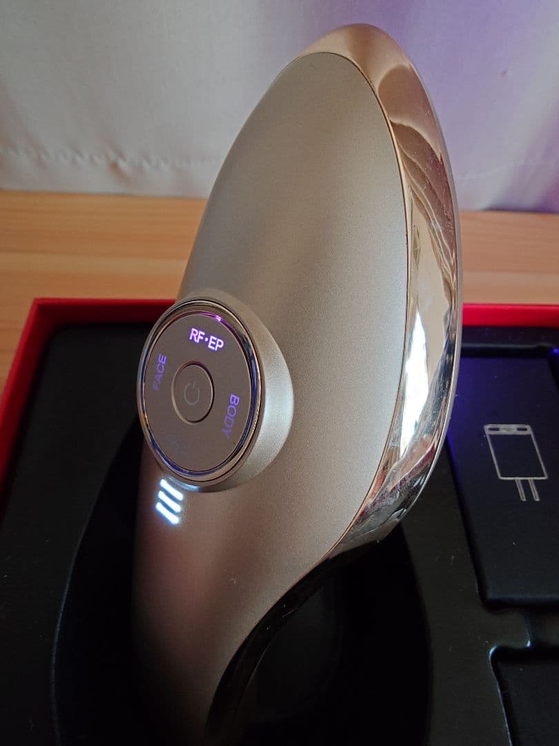 IKKOプロデュースMEラボンエクラ美顔器　ECL-02