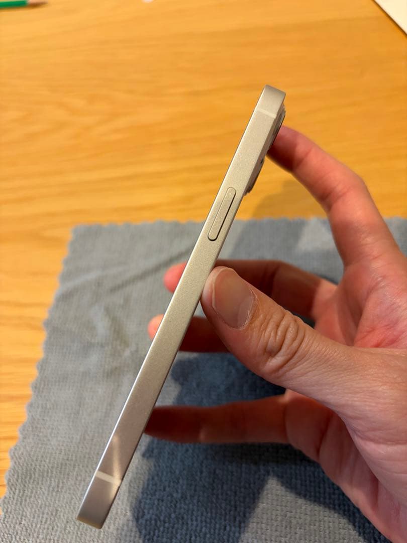 iPhone13 スターライト　美品　SIMフリー