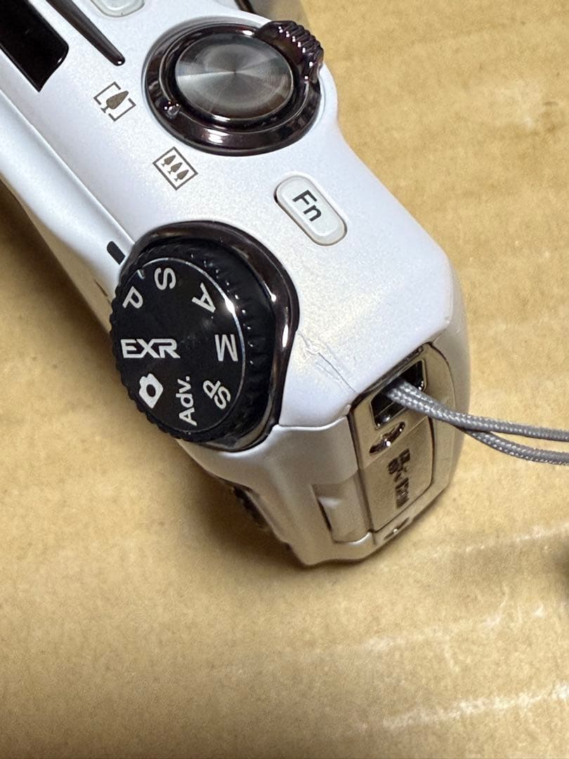 フジフィルム FUJIFILM ファインピクス F800EXR ホワイト