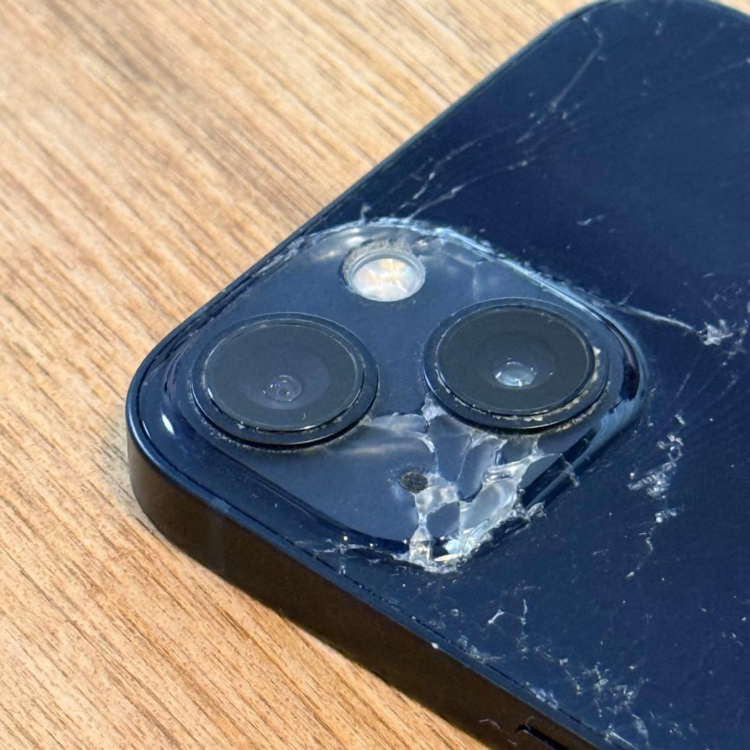 Apple iPhone 13 128GB SIMフリー 海外版 背面割れ