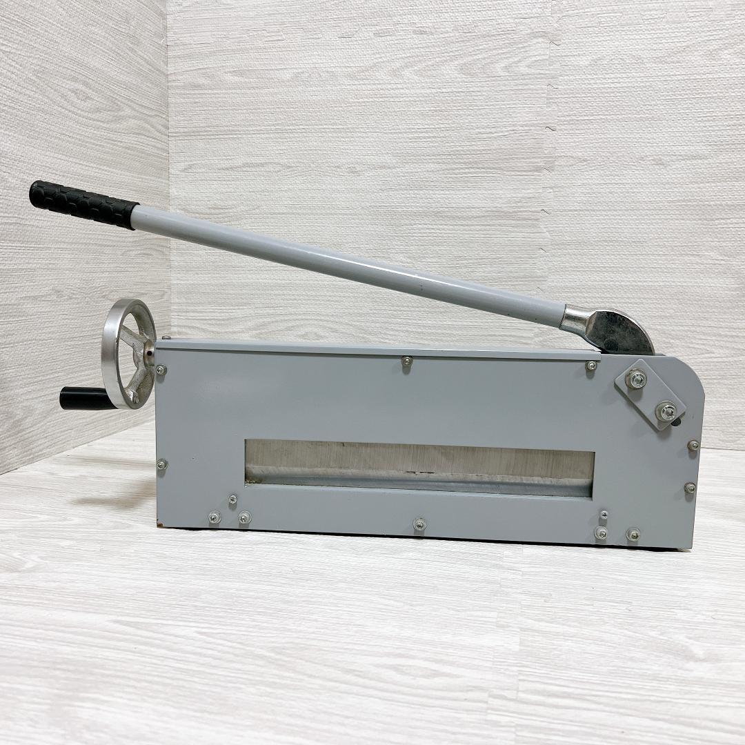 【良品✨送料無料】大型裁断機　A4サイズ ペーパーカッター 業務用 グリッド付