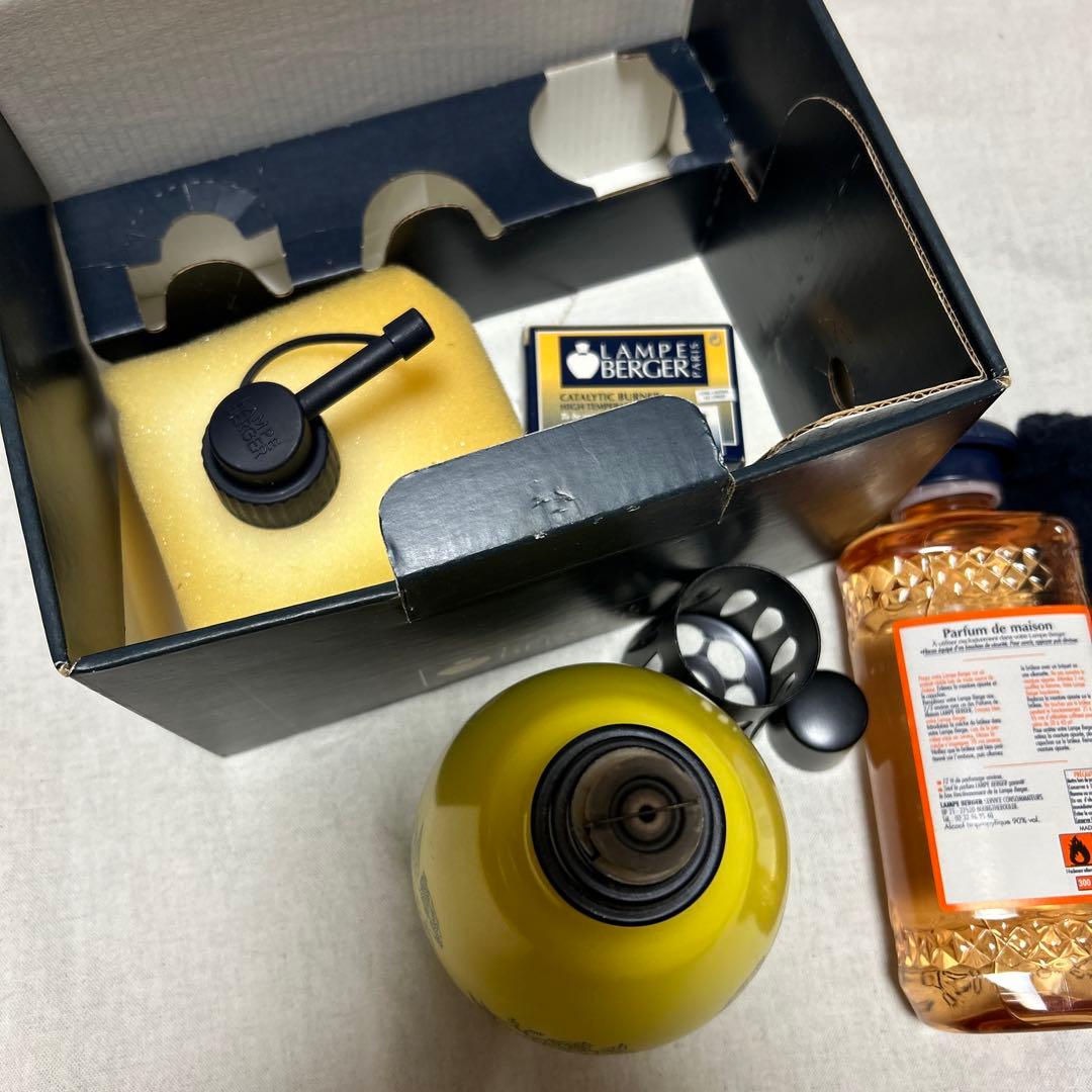 LAMPE BERGER アロマポットとボワ・ド・サンタル小物、箱、袋付セット
