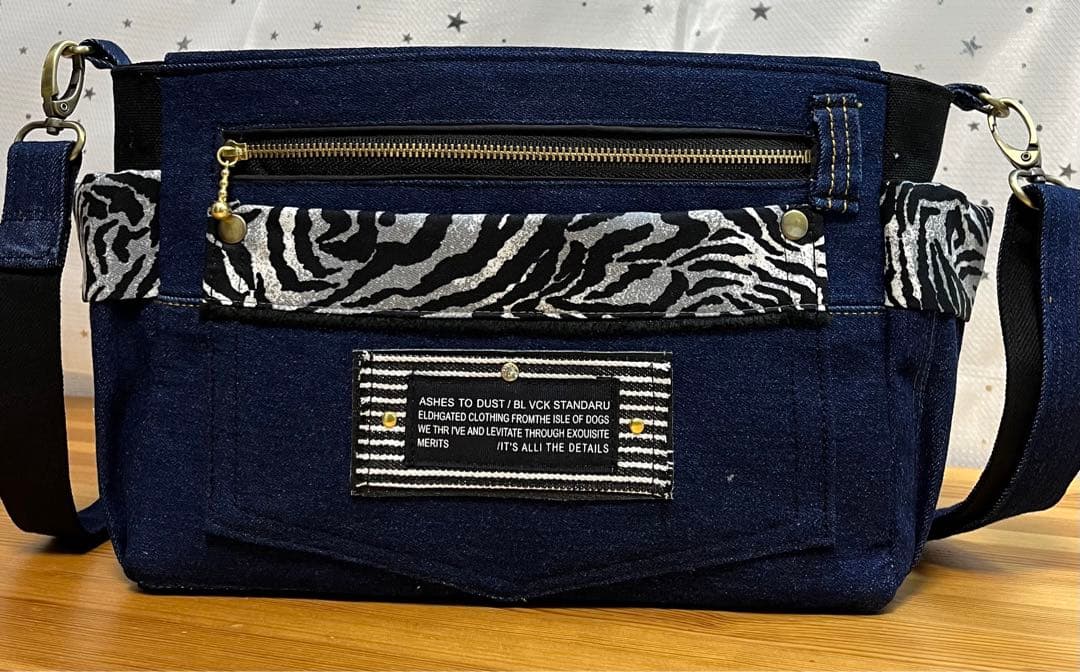 デニムリメイクバッグ（M）No.831☆ショルダーバッグ　斜めがけバッグ