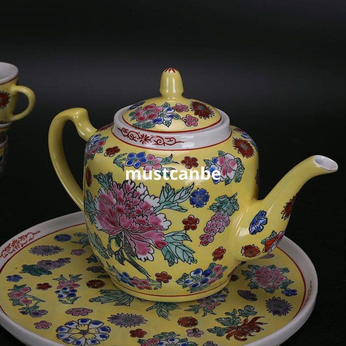 中国茶器 景徳鎮 黄地粉彩万花茶器一式 茶壺 茶碗 未使用品