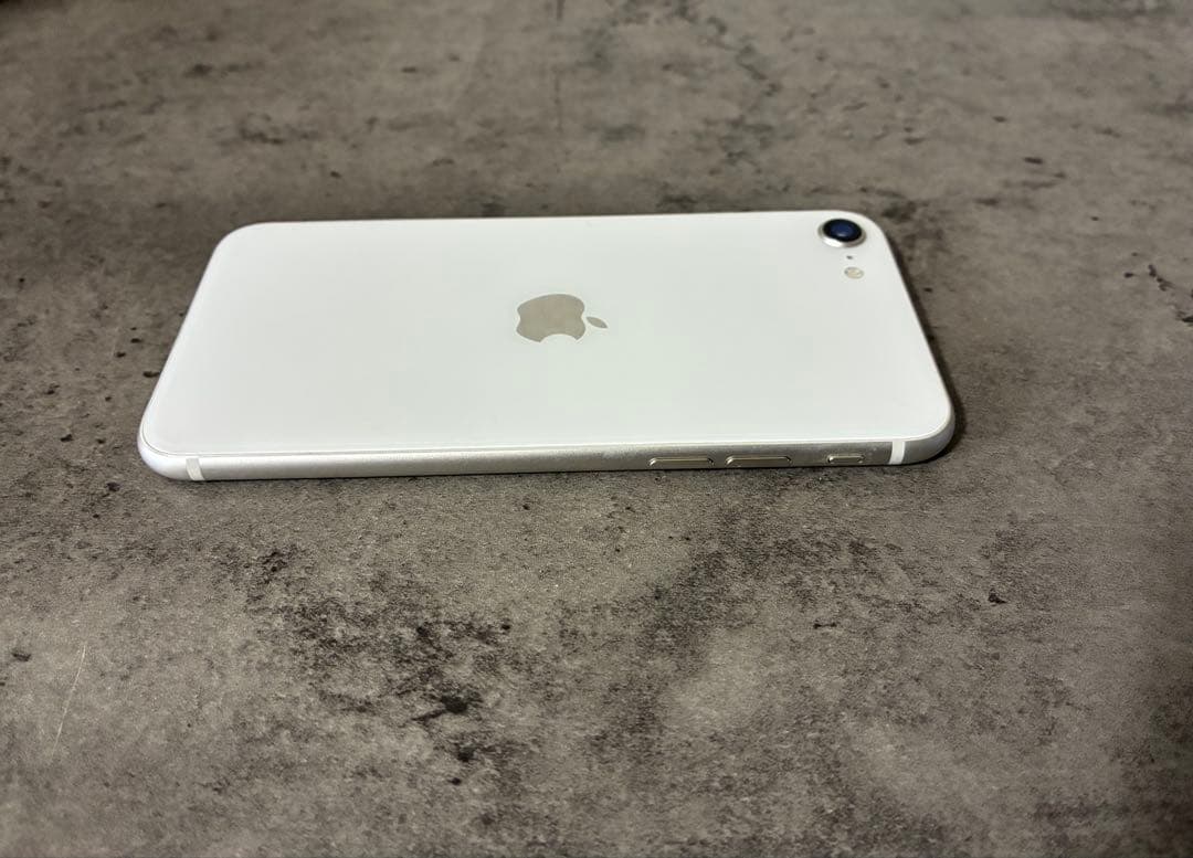 iPhone SE (第3世代) 64GB スターライト 本体　美品