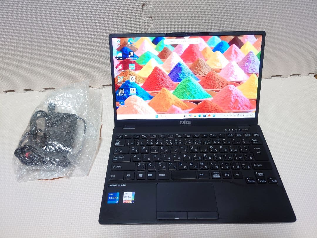 Lifebook UH08/E3 i7-1165G7 16Gメモリ800g台軽量
