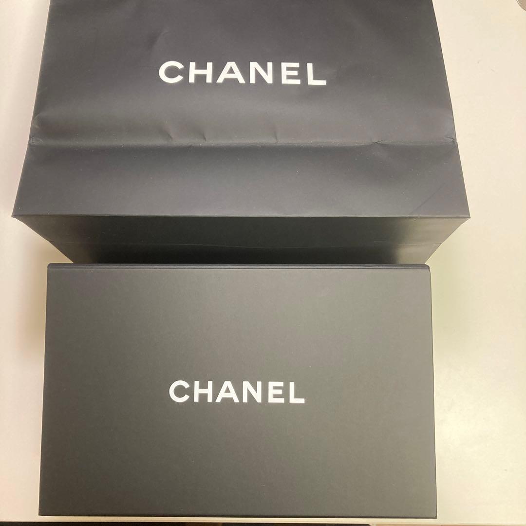 シャネル　CHANELバッグの空箱1箱　カメリア、リボン、紙袋付き