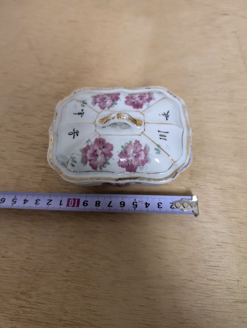 中華民国期 粉彩 花文 蓋物 小盒 古陶磁　文物商店マーク