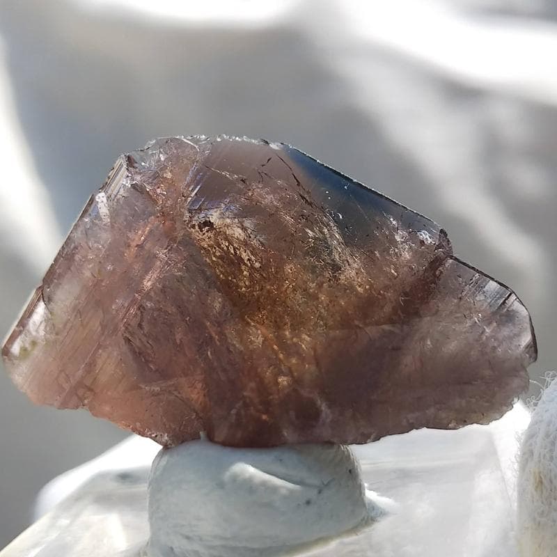 349 アキシナイト ブルー ブルーティント 青入り 原石 結晶