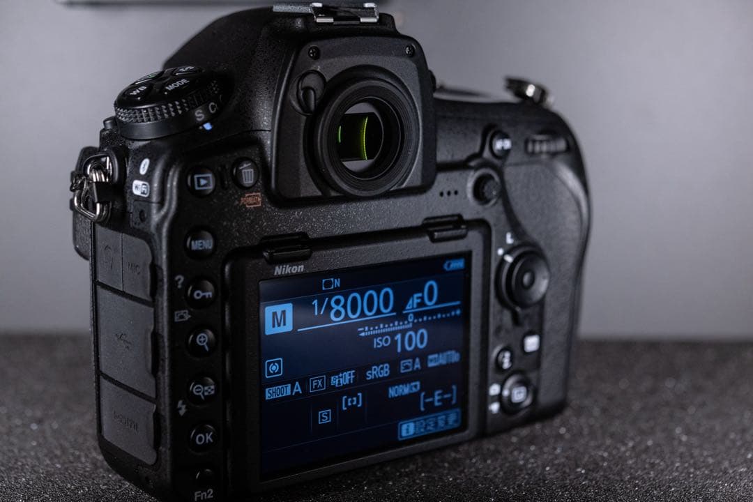 わずかシャッター数約350回【新品級】Nikon D850 ボディ