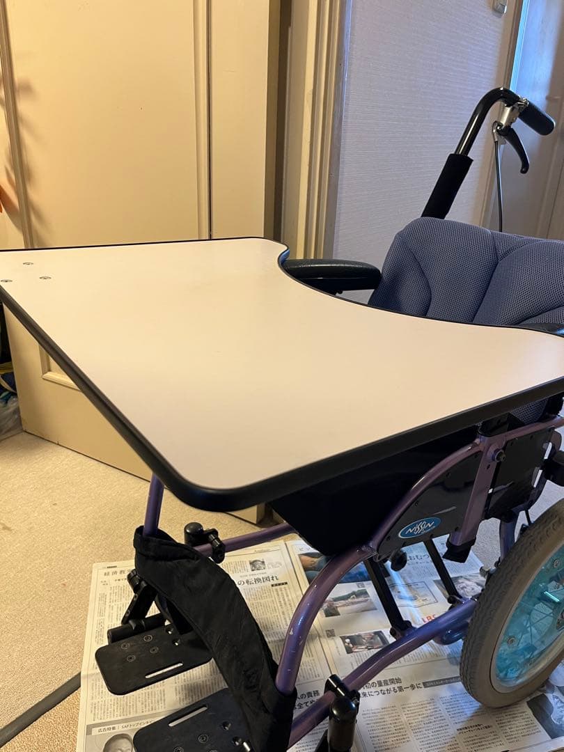 子供用　介助用車いす　スポークカバー付き　テーブル付き　中古品　難あり