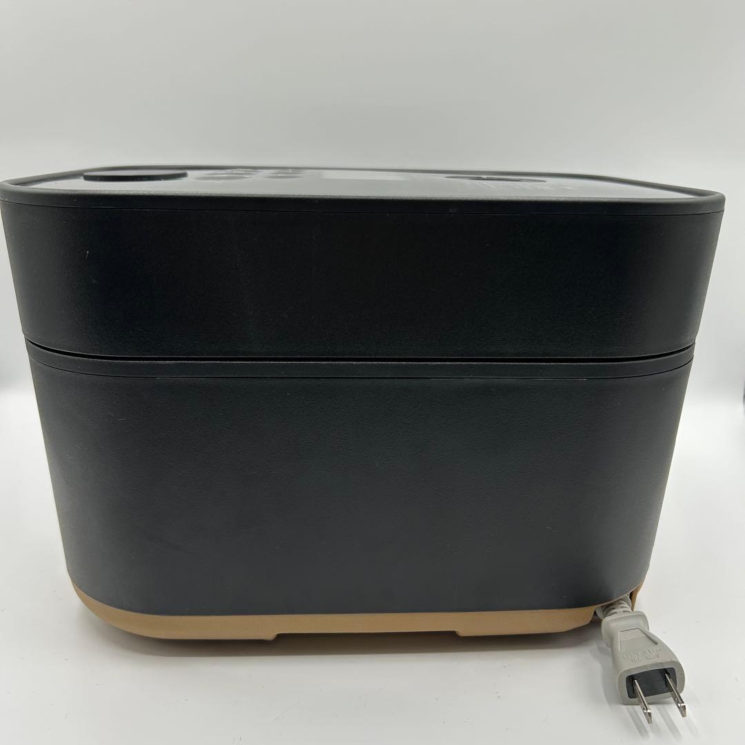 黒い炊飯器 シンプルデザイン