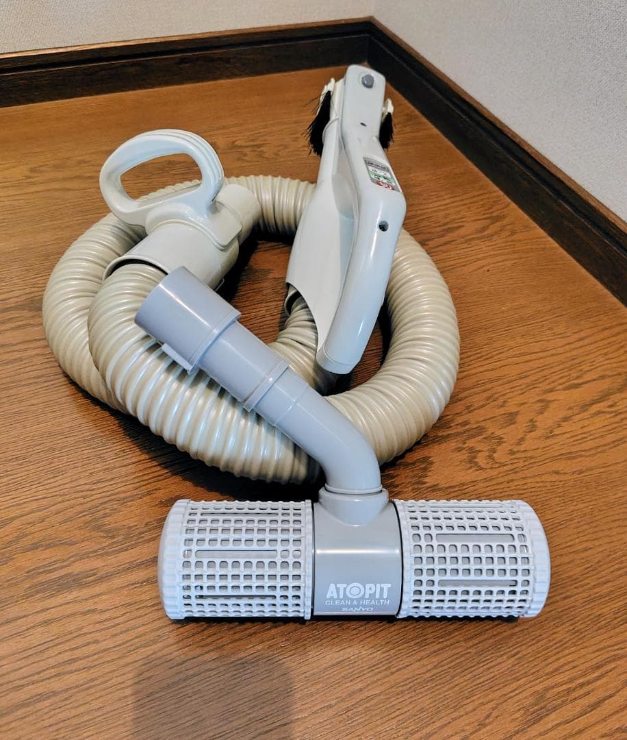 【ヨーチャン】SANYO掃除機XW33Mのホースと未使用ふとんローラー