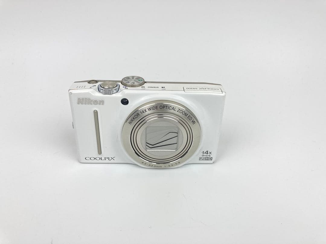 【極美品】Nikon COOLPIX S8200 ホワイト コンデジ