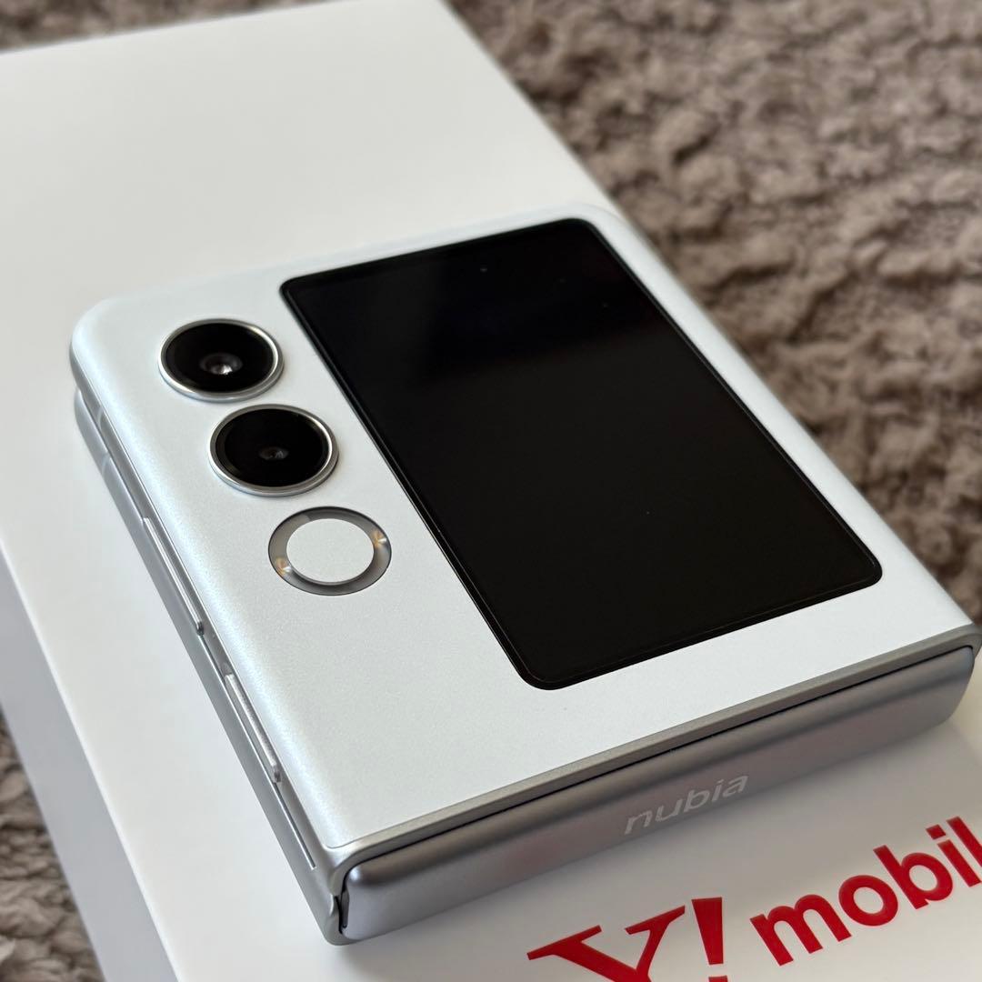 【美品】 nubia Flip 2 A404ZT ホワイト