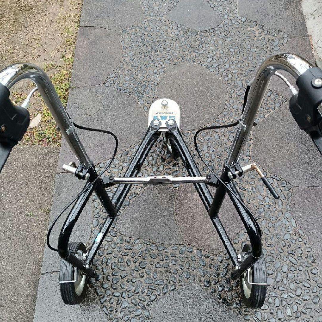 7::::歩行器　歩行補助具　シルバー　3輪　カワムラ　リハビリ　折り畳み