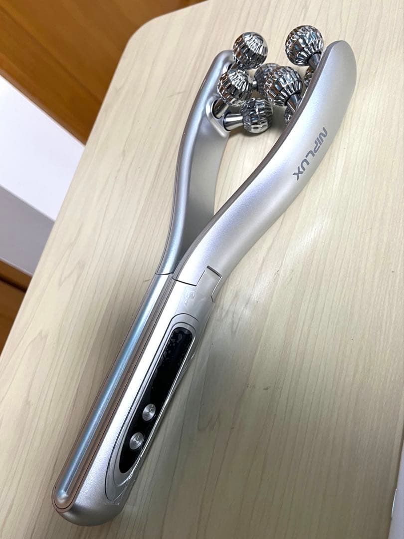 NIPLUX BEROLA べローラ EMS×Rラジオ派　美顔ローラー　美顔器